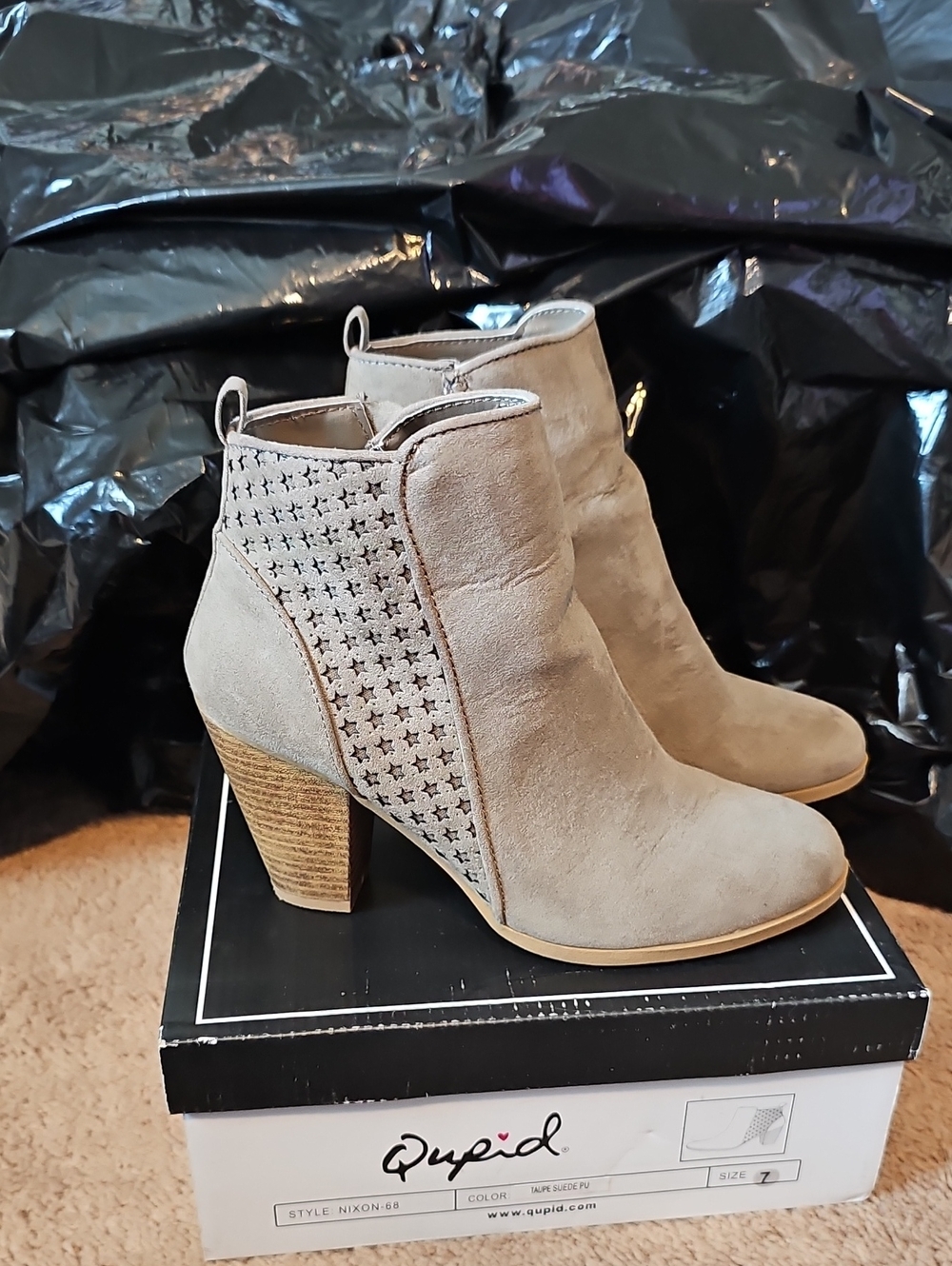 Star Detail Ankle Boots